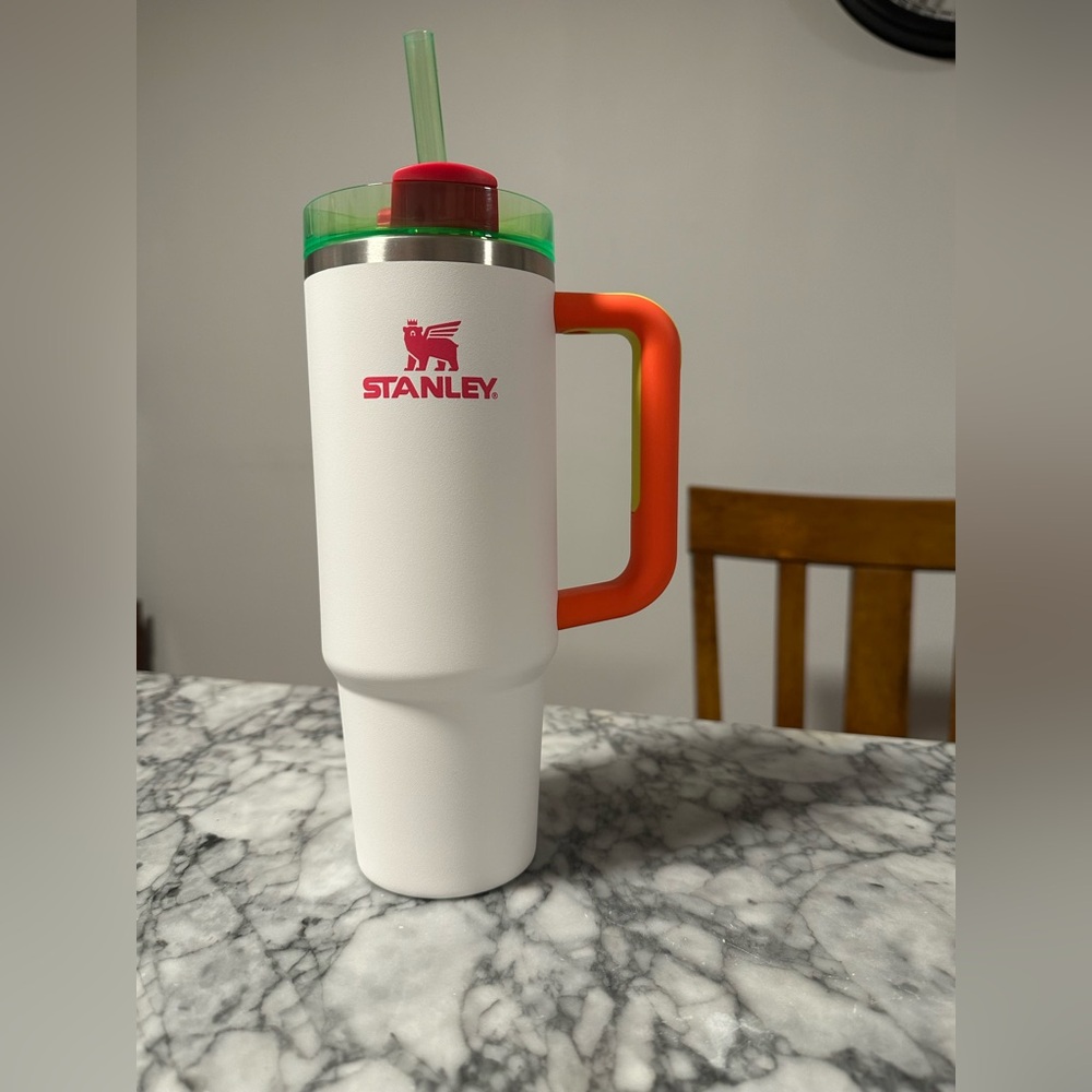 Stanley Quencher H2.0 Flowstate Tumbler 30oz White Neon